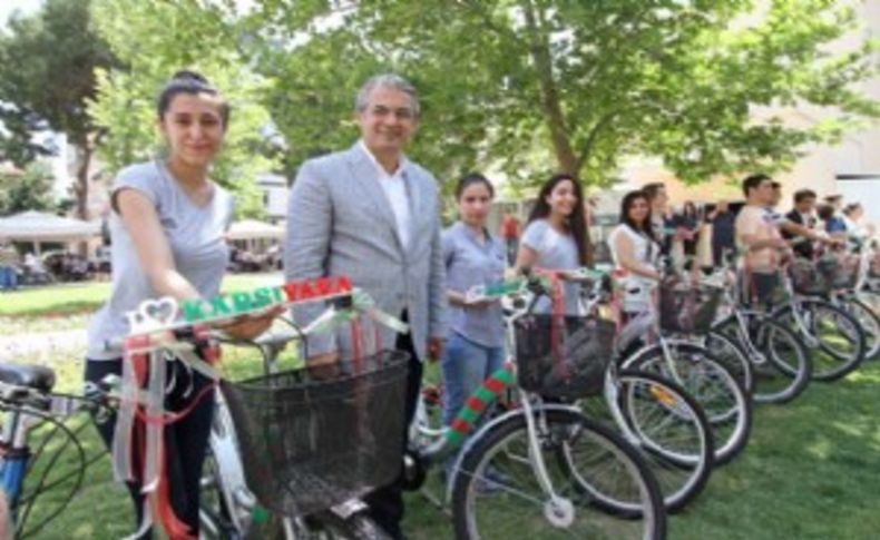 Karşıyaka'da karne hediyesi bisiklet